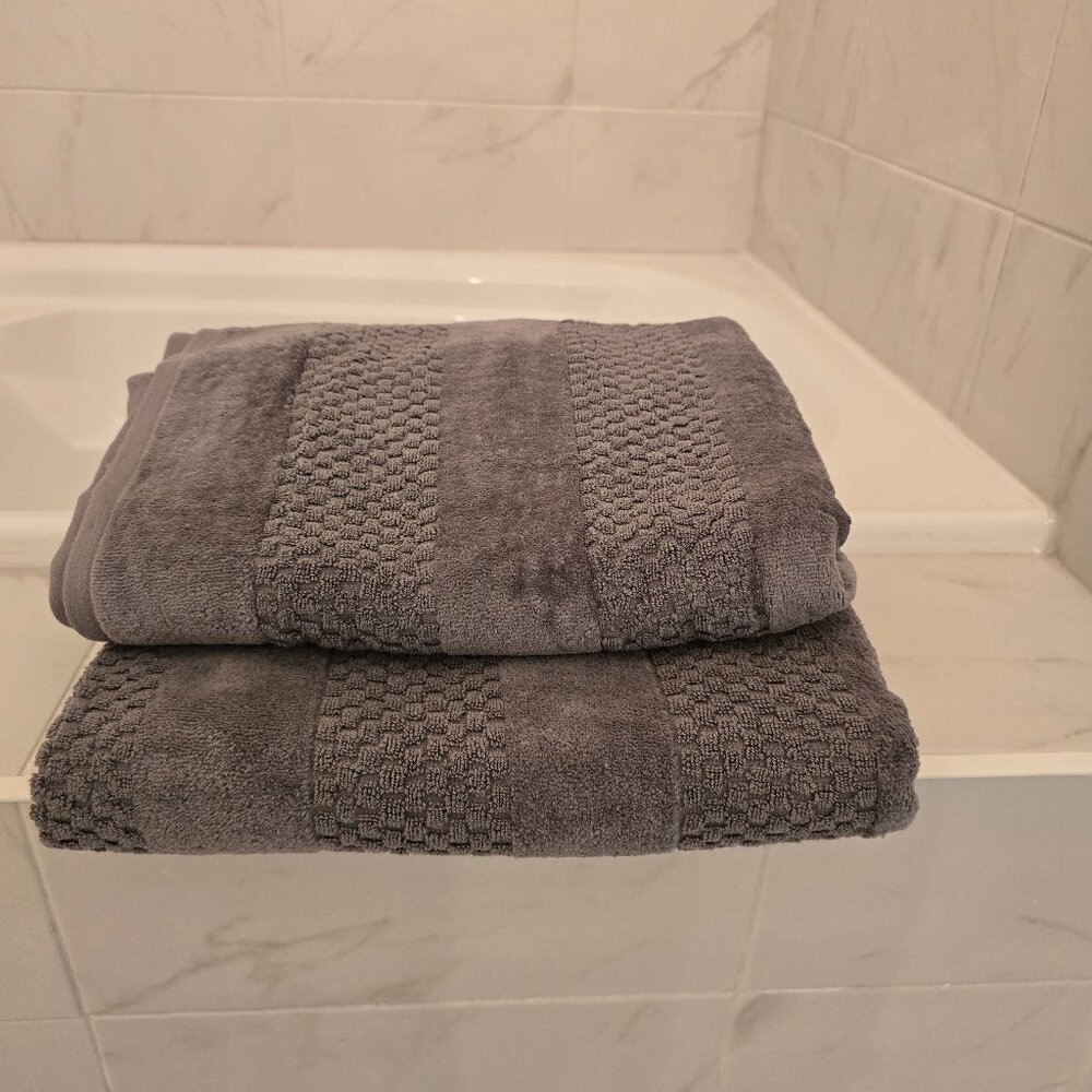 Premium Cotton Bath Towel, Lightweight and Highly Absorbent, Quick Drying Towel